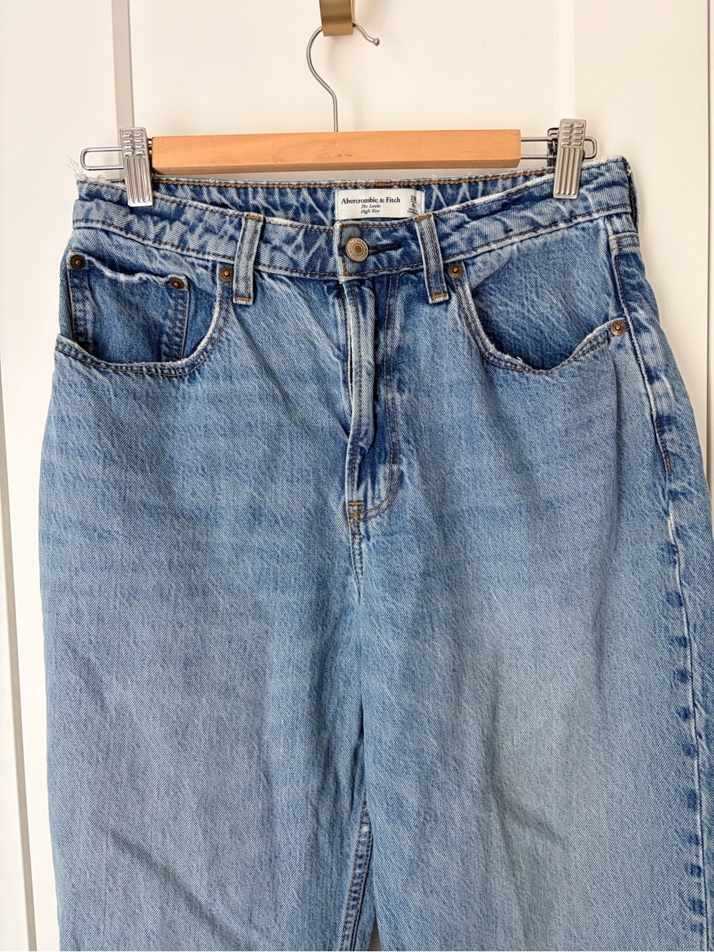 Abercrombie & Fitch The Loose High Rise Light Blue Wide-Leg Jeans | 28L - Picture 3 of 4